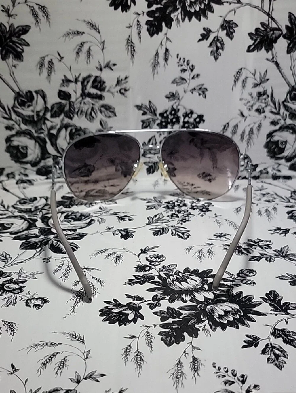 Jessica Simpson Aviator Sunglasses - Silver Frame with Gradient Gray Lenses